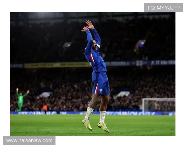 詹姆斯在切尔西树立新标准强调队员有序进通道展现领袖风范